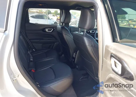 2024 Jeep Compass Latitude 4X4 z USA, uszkodzony, nr VIN 3C4NJDBN8RT157861